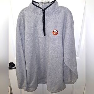 A Pro Elite New York Islanders sweatshirt in a men's size XL.